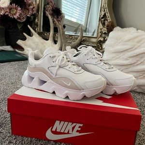 Nike RYZ 365 2 in white size 8